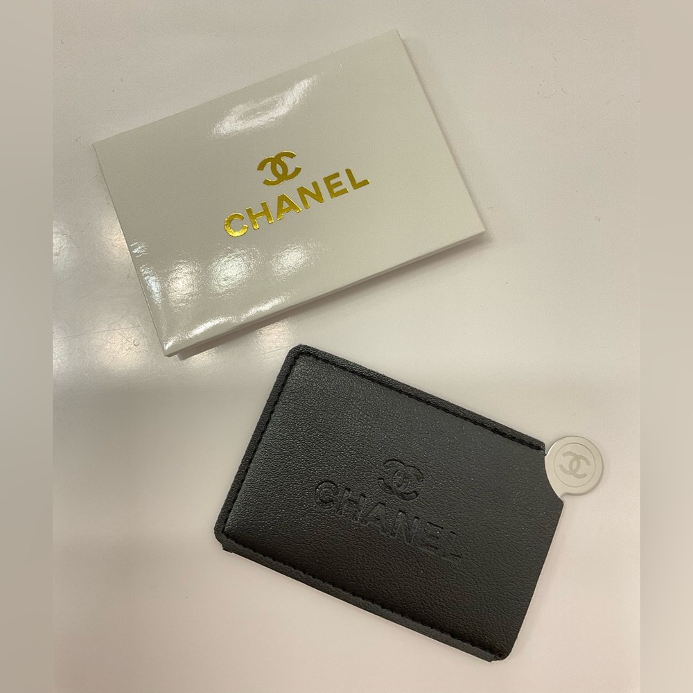 NIB CHANEL  GWP Black  Metallic Mirror with case